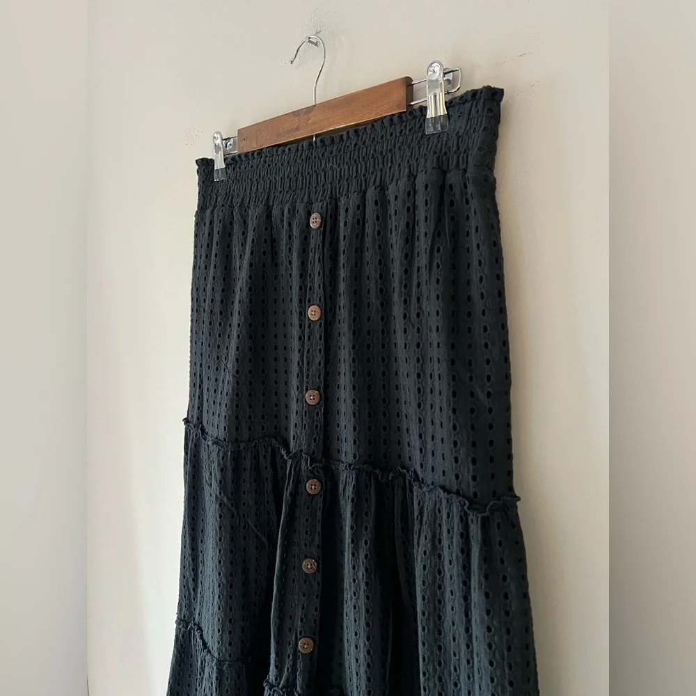 Tgla Francescas Black Button-Down Eyelet Tiered Mid Skirt Size Medium NWOT - Picture 7 of 9
